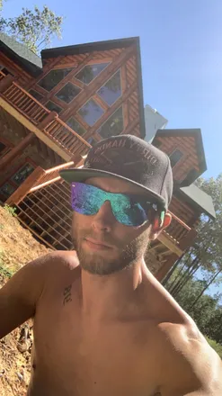 OnlyFans cuenta theshirtlesscarpenter89 header 2