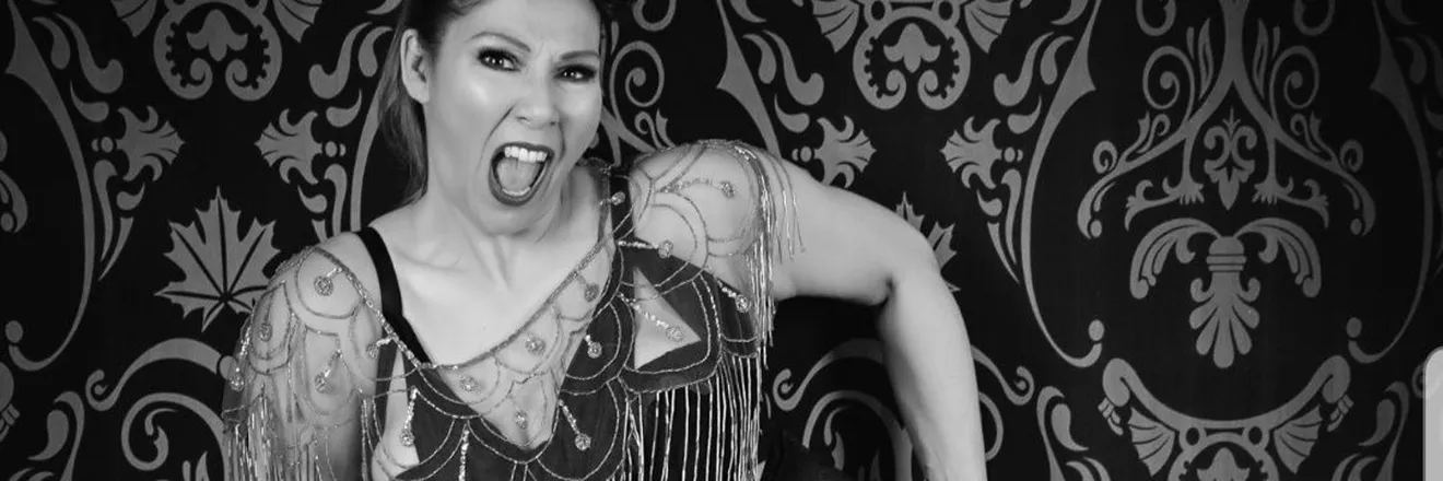 OnlyFans cuenta queeniebee_burlesque header 2