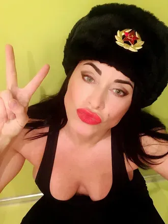 OnlyFans account  marinaredstar avatar 1