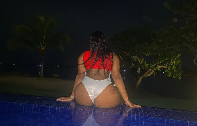 OnlyFans cuenta fiinechyyna6 header 2