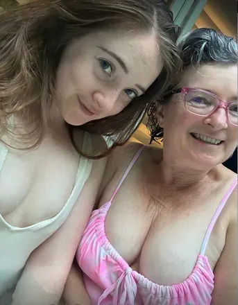 OnlyFans cuenta wintermommyduo avatar 1