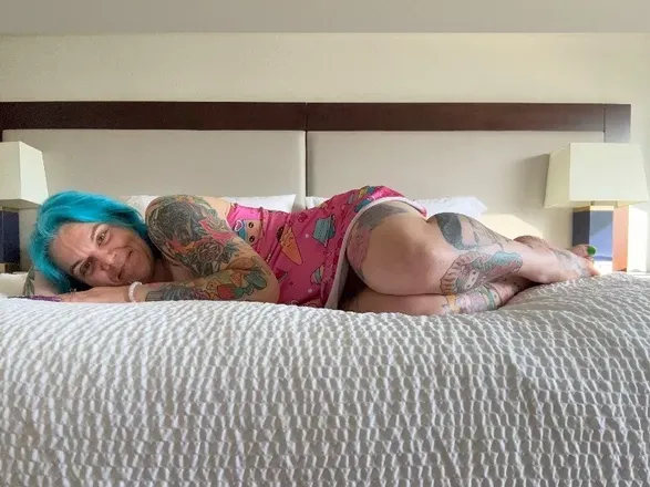 OnlyFans cuenta cherrybombbombbitches header 2