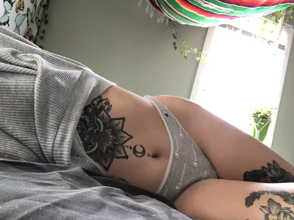 OnlyFans cuenta alliien_ header 2
