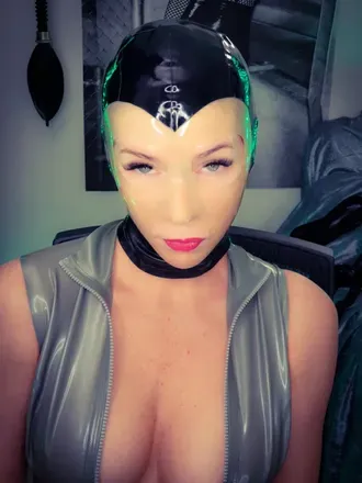 OnlyFans cuenta latexrapture avatar 1