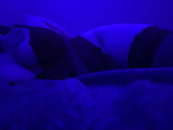 OnlyFans account  bigcurvybabe header 2