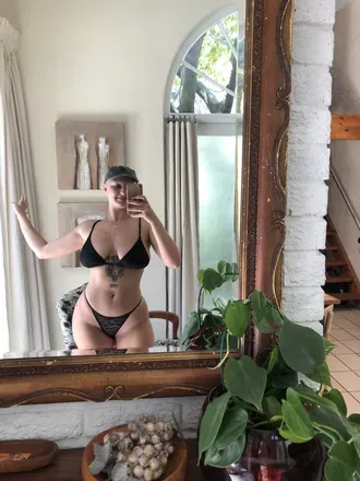 OnlyFans cuenta smallfeetfatass avatar 1
