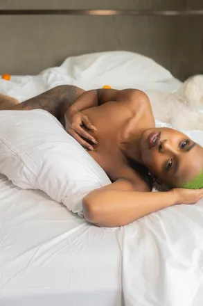 OnlyFans cuenta kiarathevoice header 2