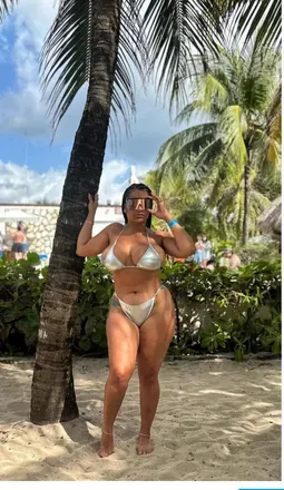 OnlyFans cuenta henny_tea header 2