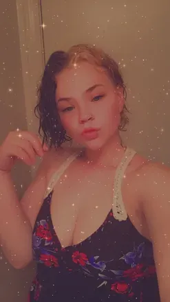 OnlyFans cuenta lildebbiecakessss header 2