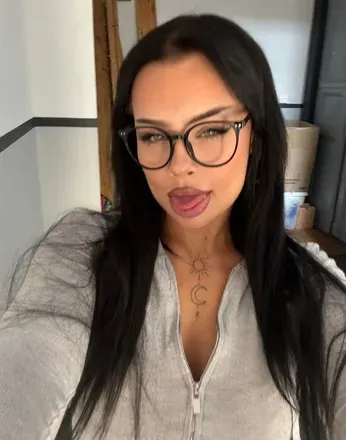 OnlyFans account  larabttnn avatar 1