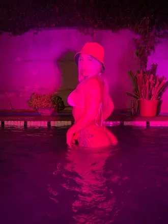 OnlyFans cuenta naikynaiky.oficial header 2