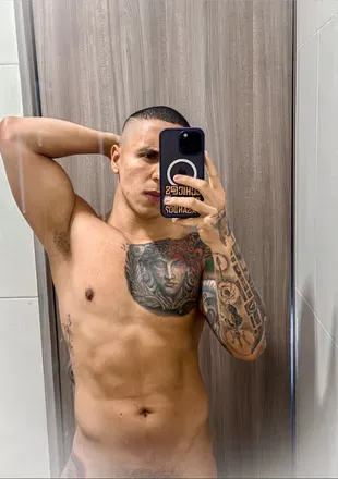 OnlyFans cuenta hotzaro avatar 1