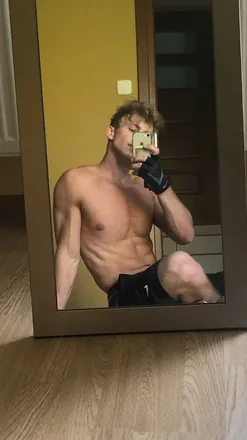 OnlyFans cuenta tattoedblondesurfer header 2
