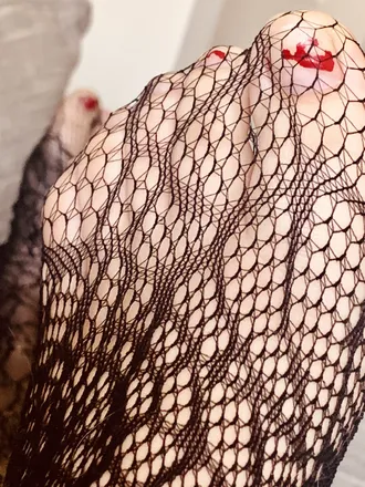 OnlyFans cuenta idkfeetpics header 2
