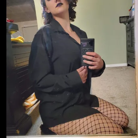OnlyFans account  mommysgettinhot header 2