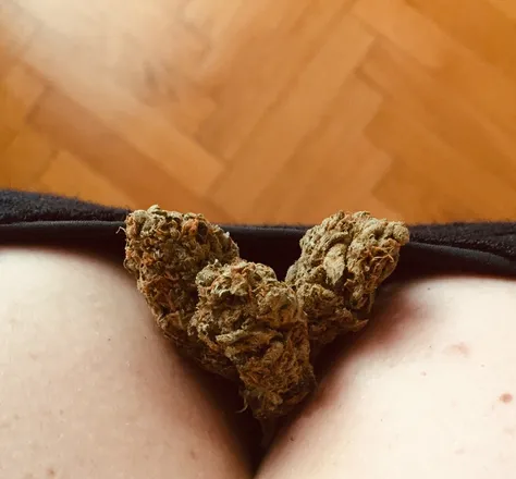 OnlyFans cuenta mamamarihuanera header 2