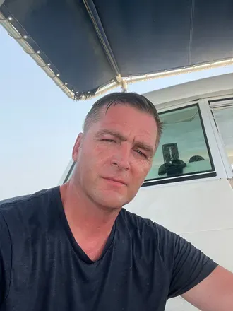 OnlyFans cuenta ry_guy007 header 2