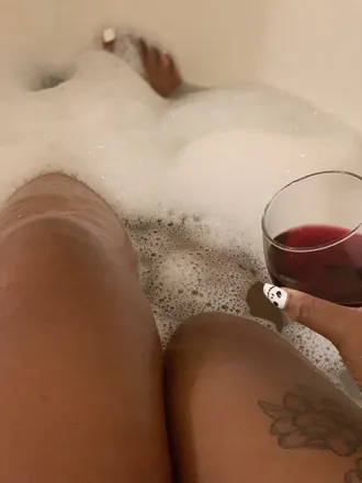 OnlyFans account  temptressraeee header 2