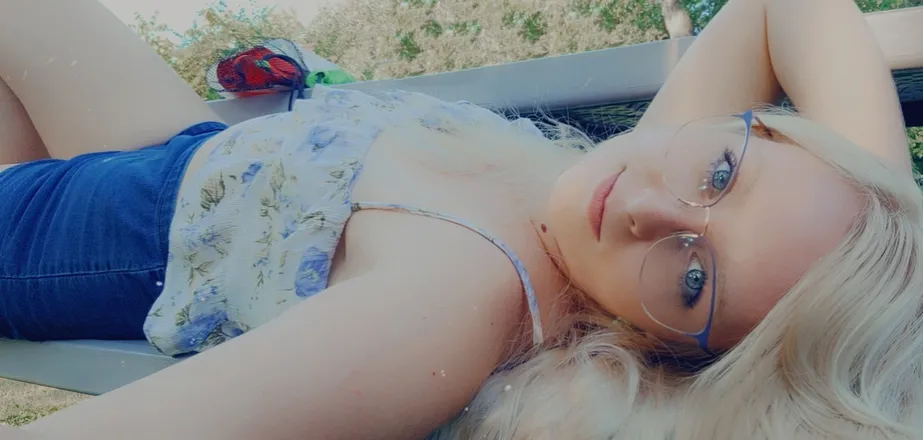 OnlyFans cuenta goldiiloxxx header 2