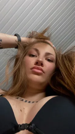OnlyFans cuenta lia_vic header 2