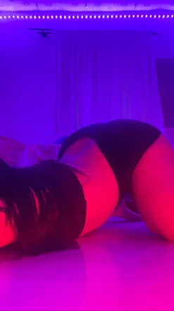 OnlyFans cuenta kiwii2001 header 2