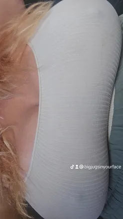 OnlyFans cuenta cherrybombtits header 2