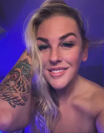 OnlyFans account  memerae avatar 1