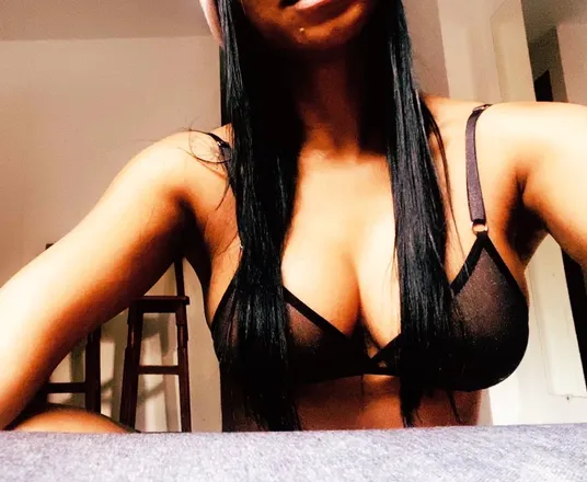 OnlyFans account  cinnamon_21 header 2