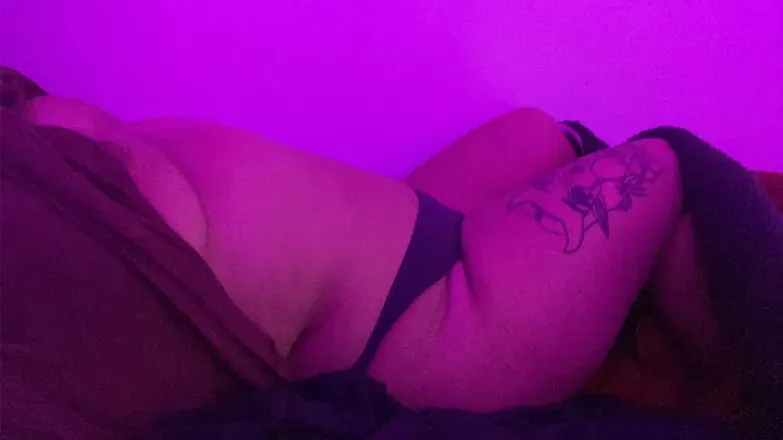 OnlyFans account  buzztygrl header 2