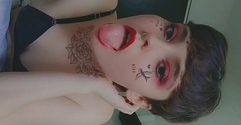 OnlyFans cuenta littlequeennn header 2