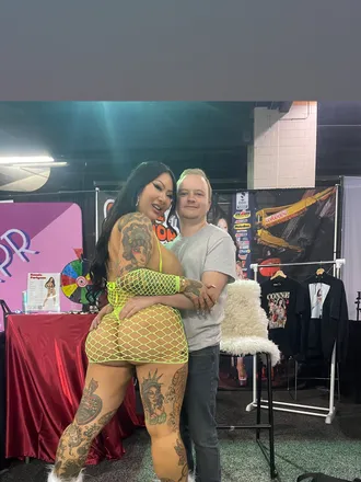 OnlyFans cuenta criskennedi header 2