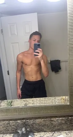 OnlyFans cuenta collegebro19 header 2