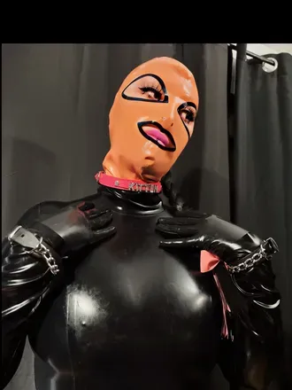 OnlyFans cuenta latexdenise avatar 1