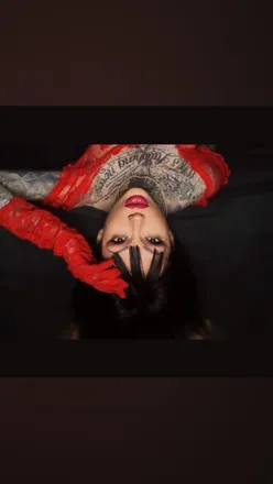 OnlyFans cuenta nia_suicide header 2
