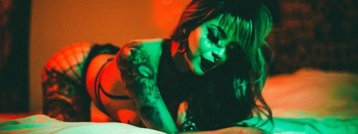 OnlyFans cuenta adornsuicide header 2