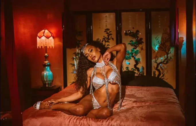 OnlyFans cuenta littledemi header 2