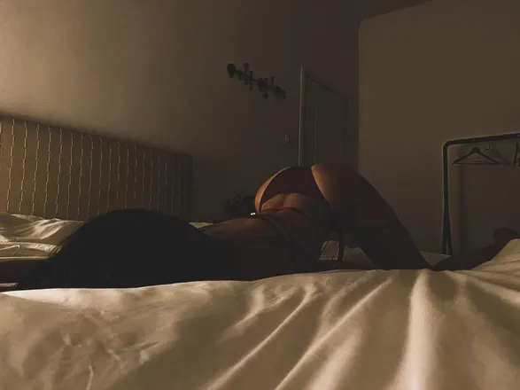 OnlyFans account  ruskinafoxx header 2