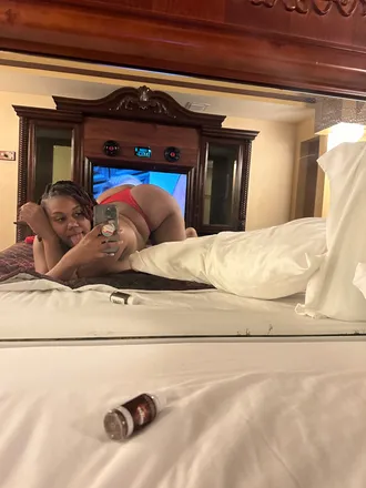 OnlyFans account  kinky.karemell header 2