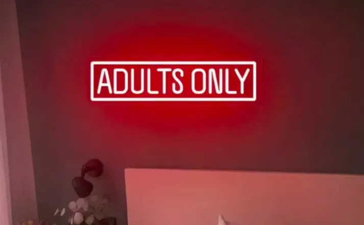 OnlyFans cuenta jenelleredz header 2