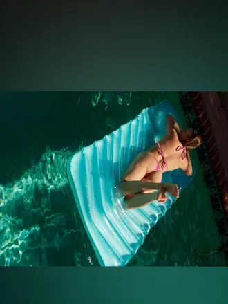 OnlyFans cuenta freeroyalwednesday header 2