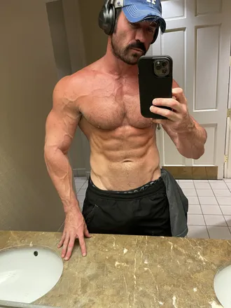 OnlyFans cuenta thechadjohnson header 2