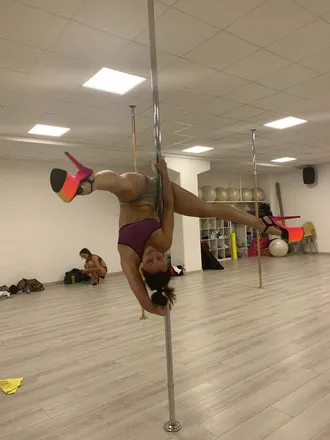 OnlyFans cuenta pattypoledancer header 2