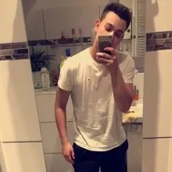 OnlyFans cuenta robinkr68906116 avatar 1