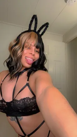 OnlyFans cuenta peachy.bee69 avatar 1