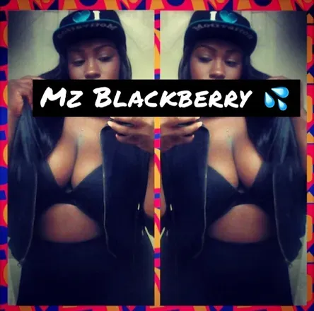 OnlyFans cuenta iamblkberry header 1