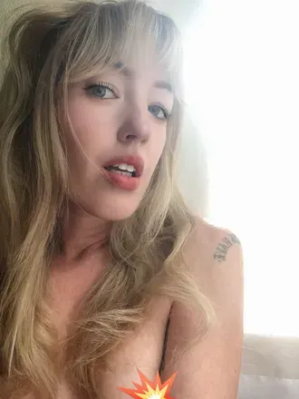 OnlyFans account  roxy_bangs avatar 1