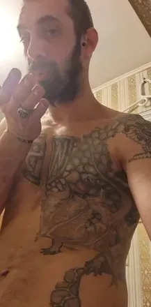 OnlyFans cuenta the_guy_82 header 2