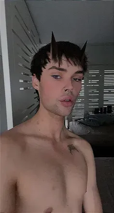 OnlyFans account  distorted.dice avatar 1