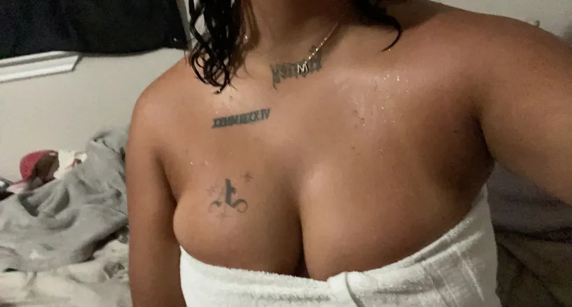 OnlyFans cuenta prettyalexis header 2