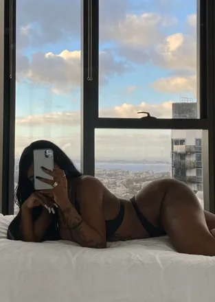 OnlyFans cuenta naomi2hot header 2